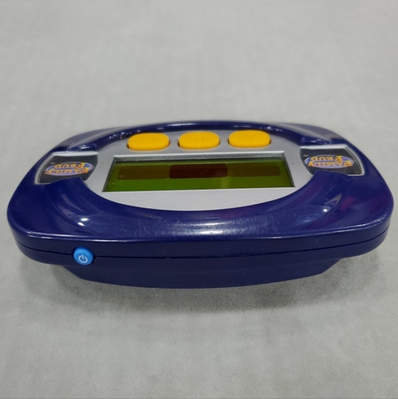 Family Feud handheld Game Irwin Toy 2007 - Picture 3 of 7